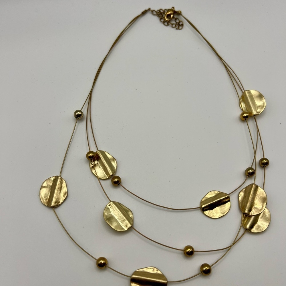 Chic Gold Necklace with Disc Accents